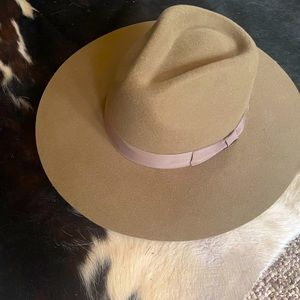 Felt Hat , os